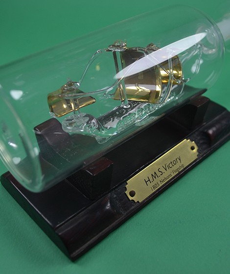 Bottle accessory desk Bottle accessory desk